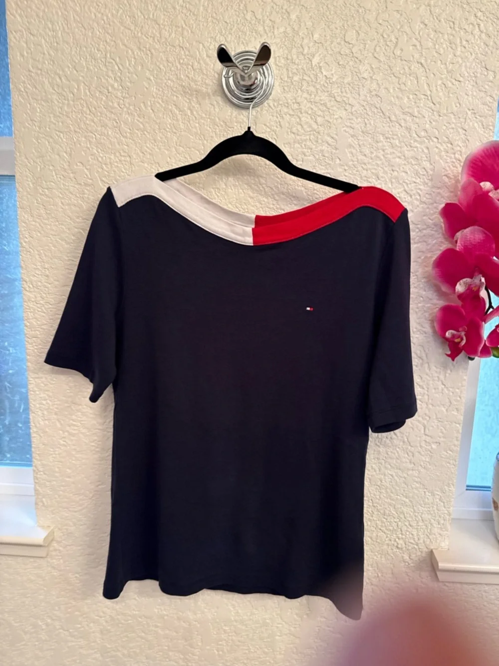 Tommy Hilfiger Navy Short-Sleeve Tee with Red & White Crew Neck Medium 💯% Cotton - Picture 8 of 16
